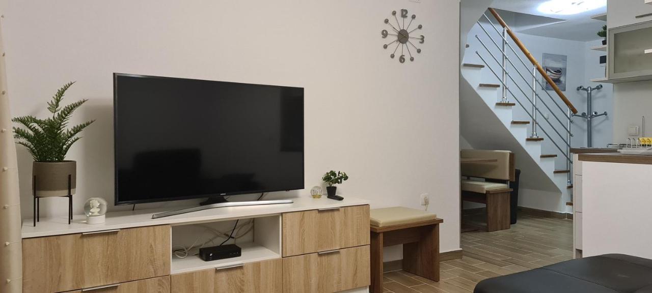 Luxury Apartments Oasis Lumbarda Exterior photo